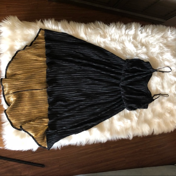 SOLD🦋 3 for $30🦋Rules of etiquette pleated dress - Picture 7 of 7